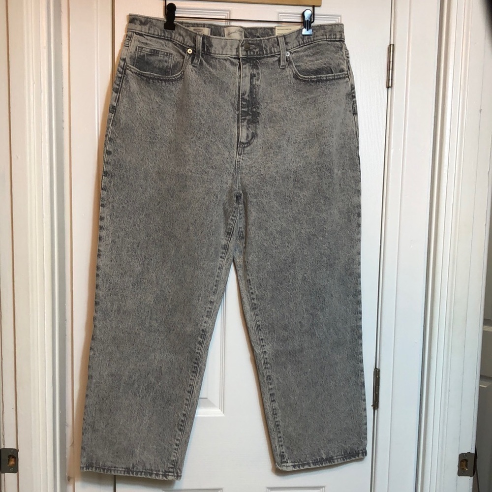 Woman’s Universal Thread Vintage Stretch, straight, 18/34R, acid wash jeans Y2K